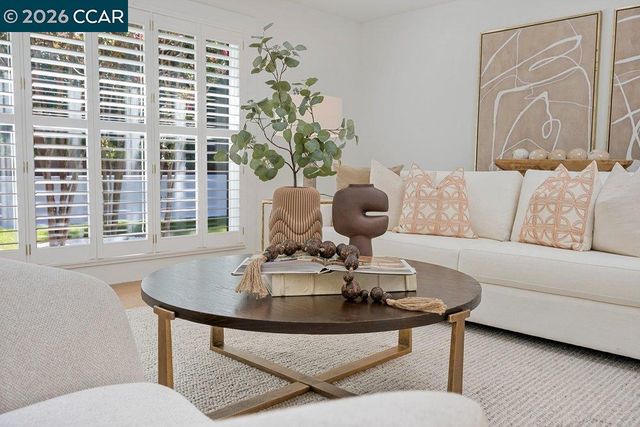 8 Ramona Dr, Orinda, CA 94563