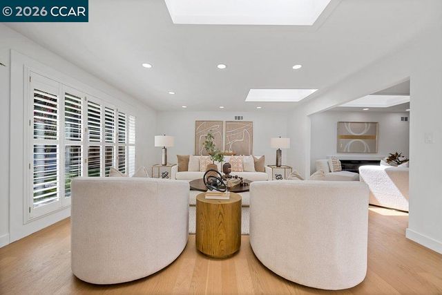 8 Ramona Dr, Orinda, CA 94563
