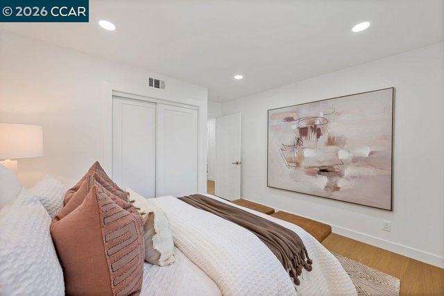 8 Ramona Dr, Orinda, CA 94563