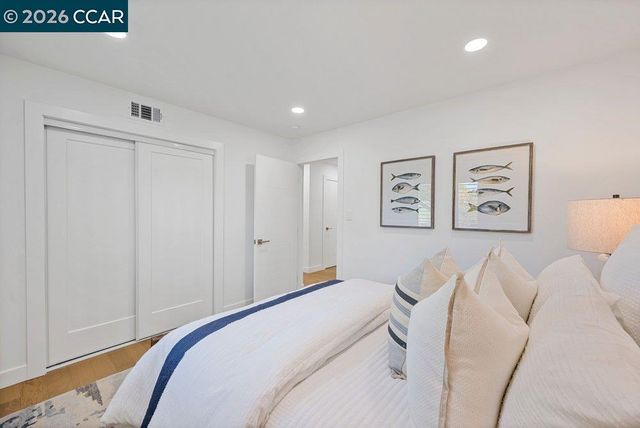 8 Ramona Dr, Orinda, CA 94563
