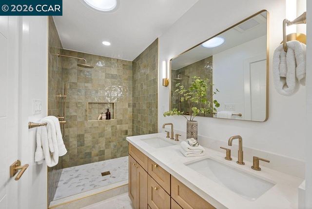 8 Ramona Dr, Orinda, CA 94563