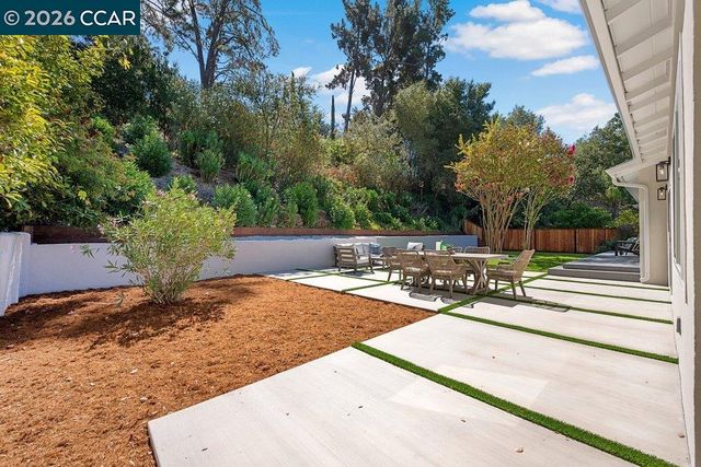 8 Ramona Dr, Orinda, CA 94563