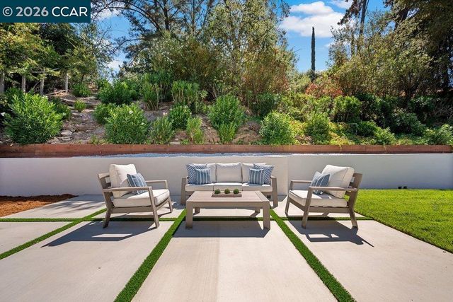 8 Ramona Dr, Orinda, CA 94563