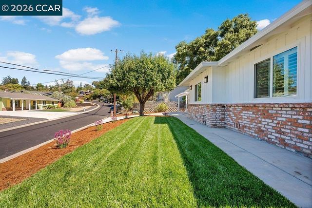 8 Ramona Dr, Orinda, CA 94563