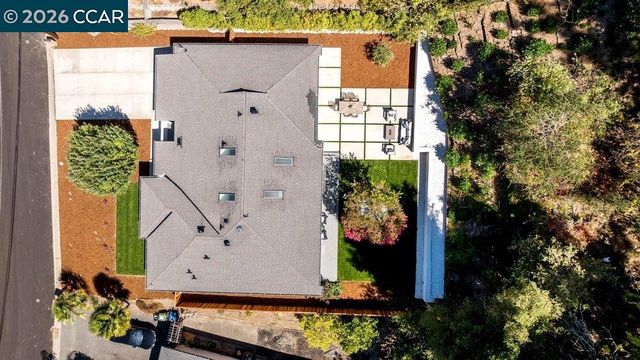 8 Ramona Dr, Orinda, CA 94563