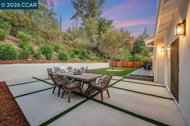 8 Ramona Dr, Orinda, CA 94563