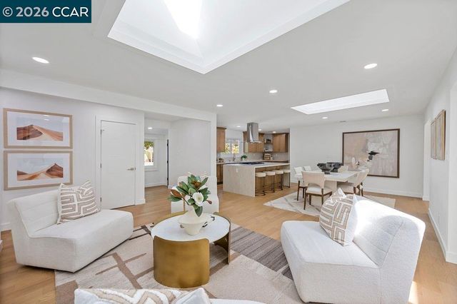 8 Ramona Dr, Orinda, CA 94563