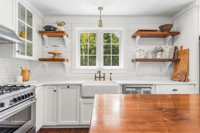 40 Kinsley Ln, Mendon, MA 01756