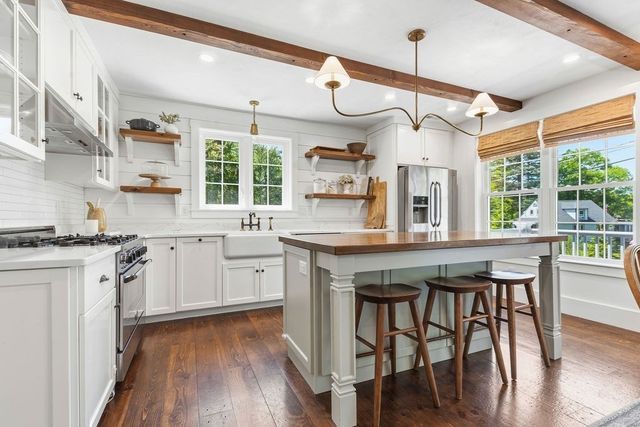 40 Kinsley Ln, Mendon, MA 01756
