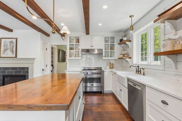 40 Kinsley Ln, Mendon, MA 01756