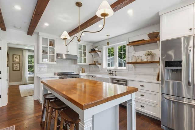 40 Kinsley Ln, Mendon, MA 01756
