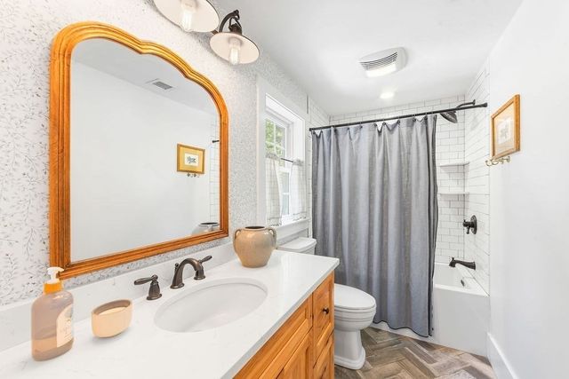 40 Kinsley Ln, Mendon, MA 01756