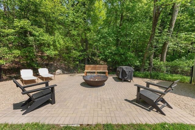 40 Kinsley Ln, Mendon, MA 01756