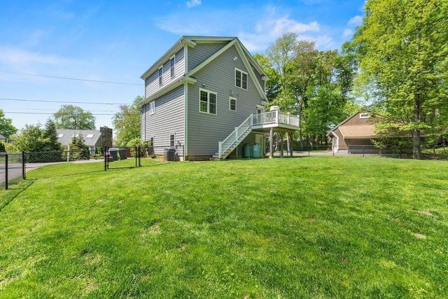 40 Kinsley Ln, Mendon, MA 01756