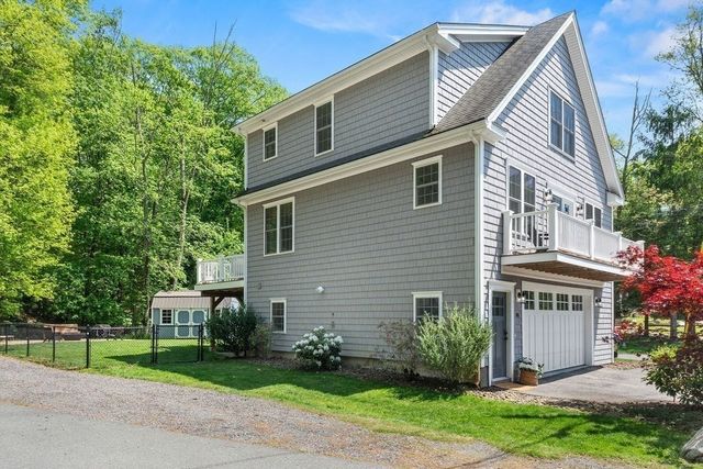 40 Kinsley Ln, Mendon, MA 01756