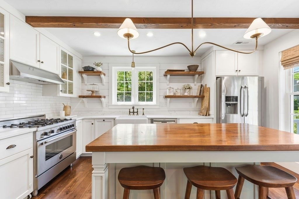 40 Kinsley Ln, Mendon, MA 01756
