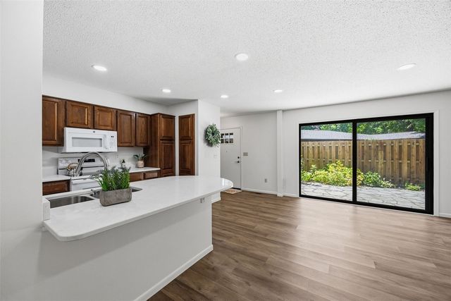 3425 Tulane Ct, Iowa City, IA 52240
