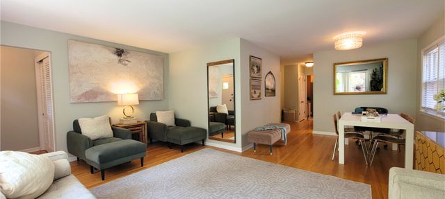 6870 N WILDWOOD Avenue, Chicago, IL 60646