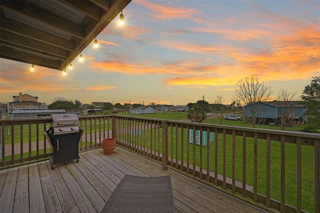 1124 Overton Avenue, Bolivar Peninsula, TX 77650