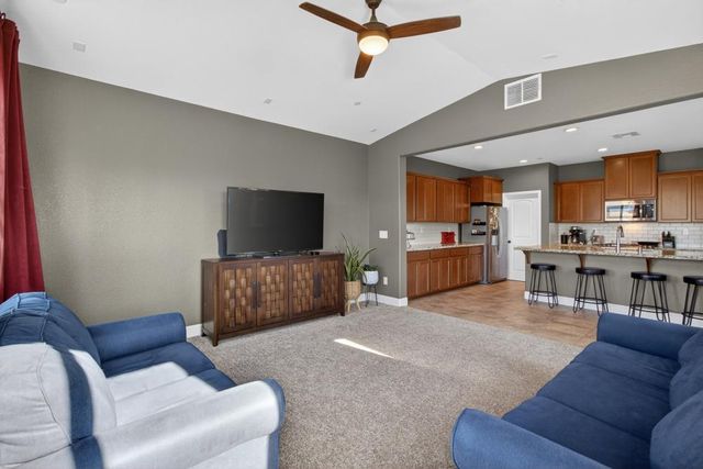 4078 Magenta Bloom Way, Rancho Cordova, CA 95742