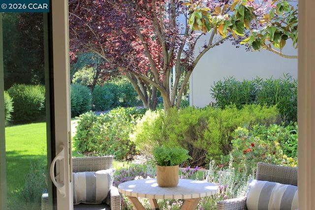 2057 Golden Rain Rd 8, Walnut Creek, CA 94595