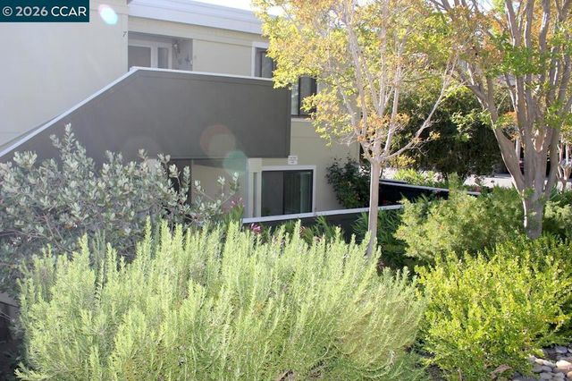 2057 Golden Rain Rd 8, Walnut Creek, CA 94595