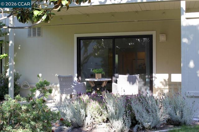 2057 Golden Rain Rd 8, Walnut Creek, CA 94595