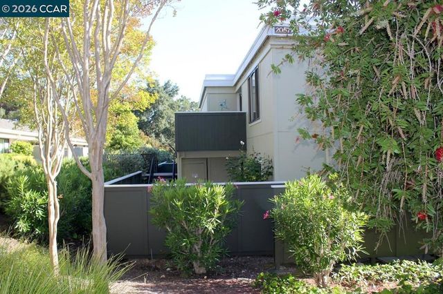2057 Golden Rain Rd 8, Walnut Creek, CA 94595