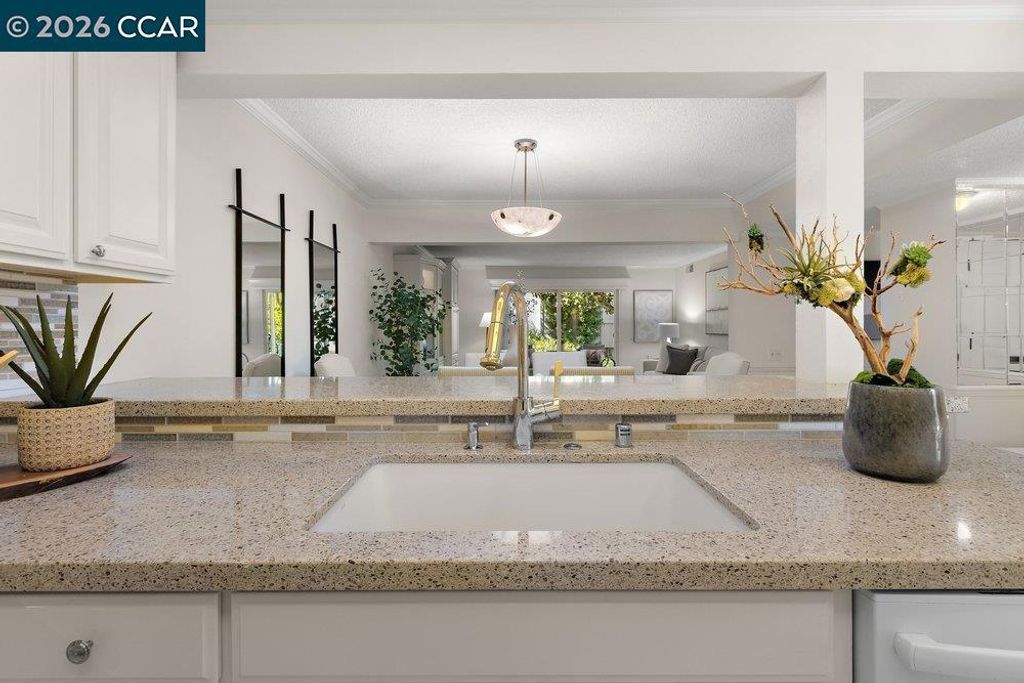 Image 10 of property listing at 2057 Golden Rain Rd 8, Walnut Creek, CA 94595