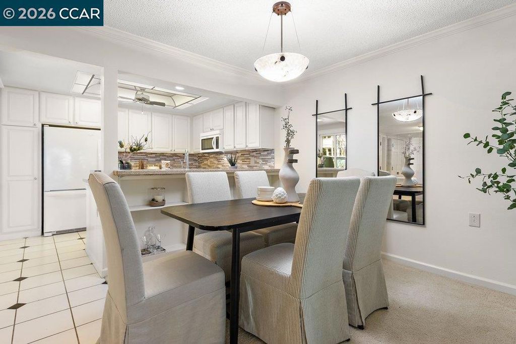 Image 11 of property listing at 2057 Golden Rain Rd 8, Walnut Creek, CA 94595