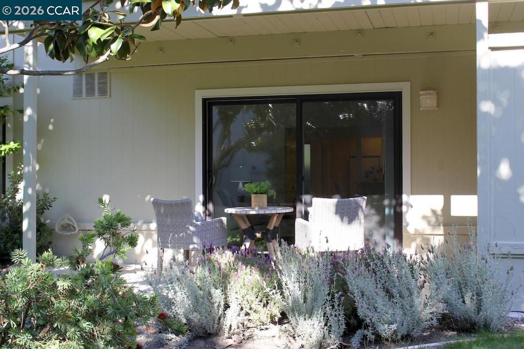 Image 22 of property listing at 2057 Golden Rain Rd 8, Walnut Creek, CA 94595