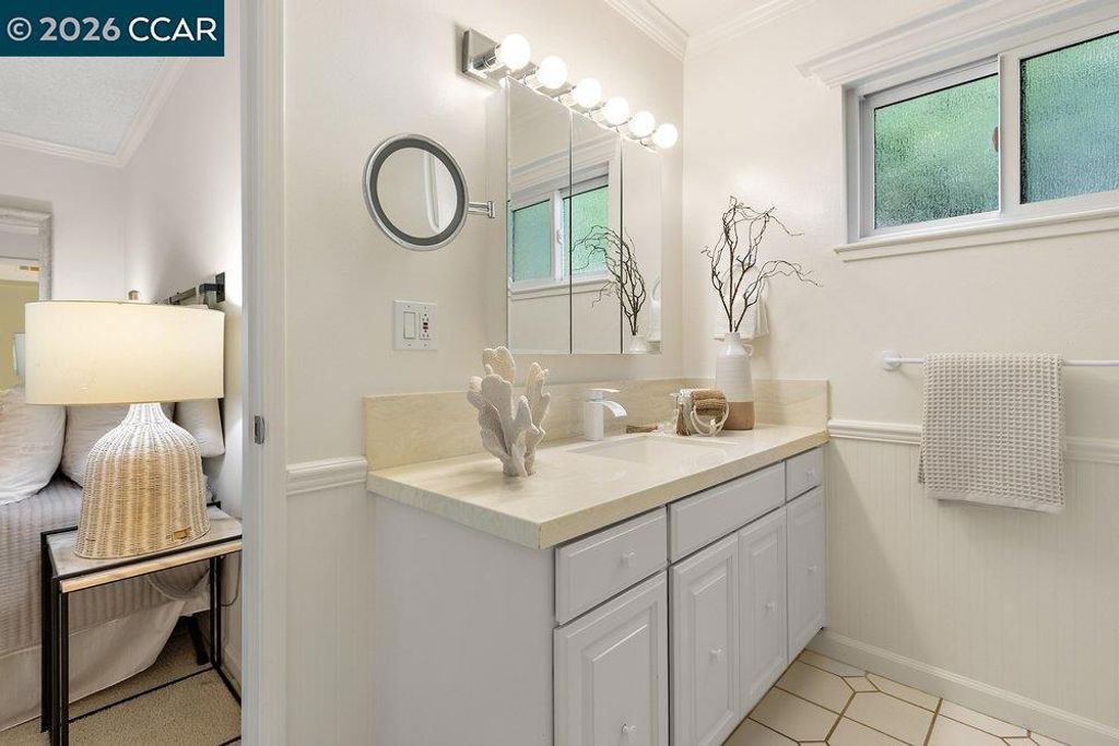 Image 30 of property listing at 2057 Golden Rain Rd 8, Walnut Creek, CA 94595