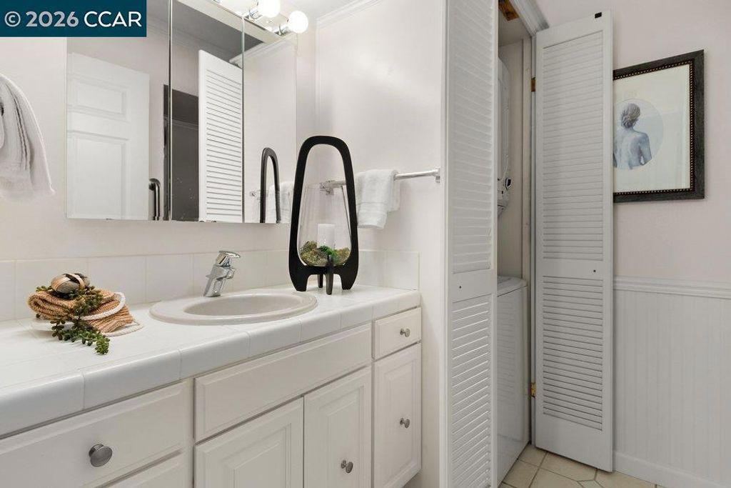 Image 35 of property listing at 2057 Golden Rain Rd 8, Walnut Creek, CA 94595