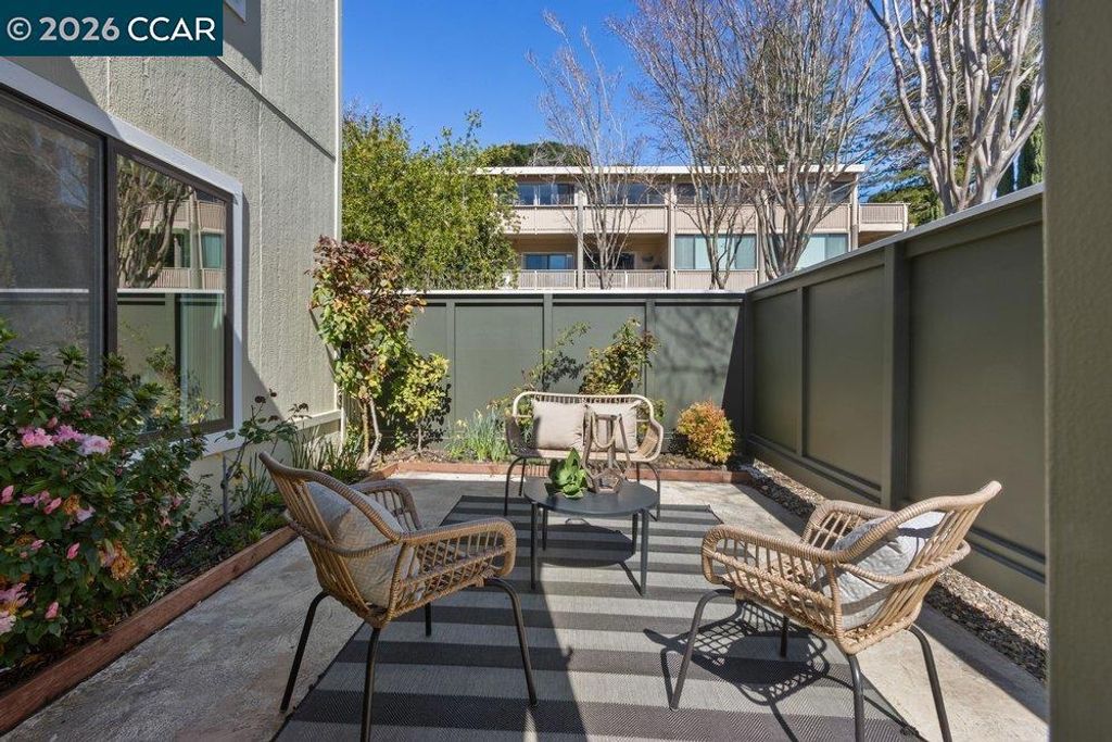 Image 4 of property listing at 2057 Golden Rain Rd 8, Walnut Creek, CA 94595