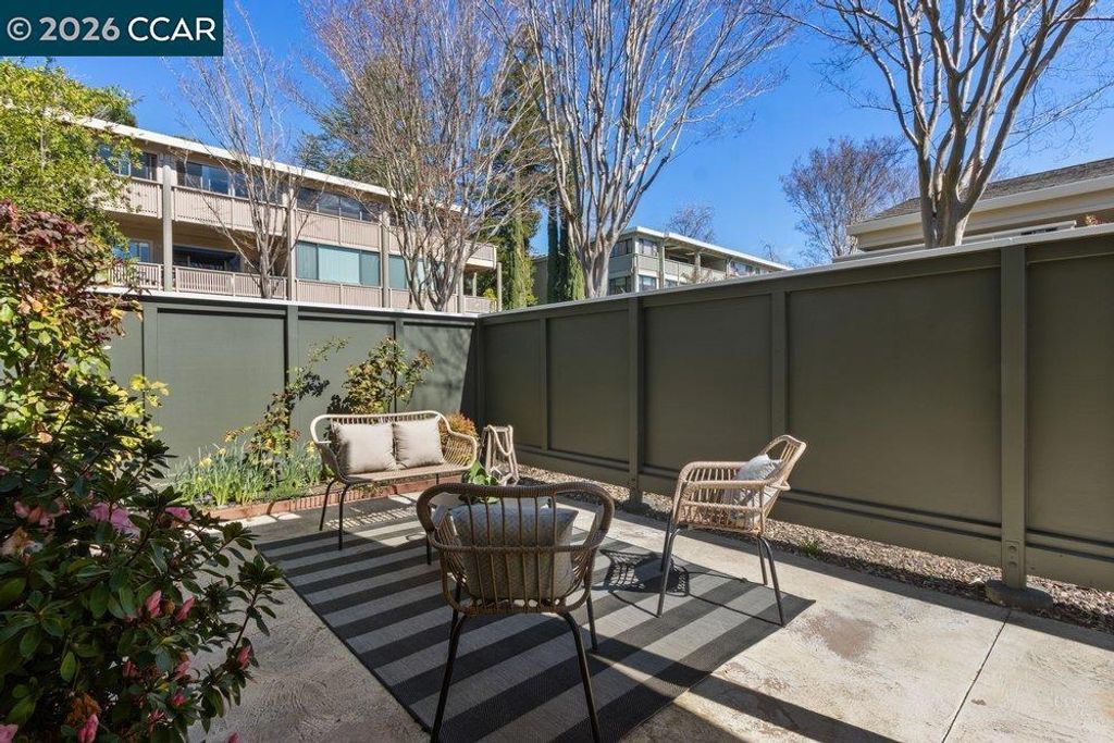 Image 5 of property listing at 2057 Golden Rain Rd 8, Walnut Creek, CA 94595