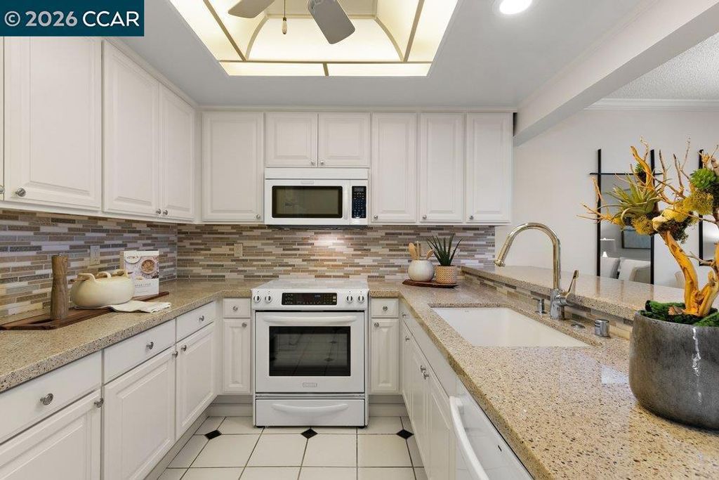 Image 8 of property listing at 2057 Golden Rain Rd 8, Walnut Creek, CA 94595