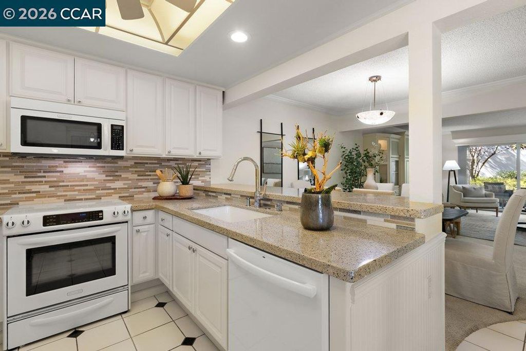 Image 9 of property listing at 2057 Golden Rain Rd 8, Walnut Creek, CA 94595
