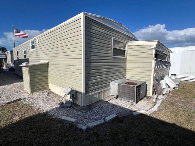 8300 SEMINOLE BOULEVARD 218, Seminole, FL 33772