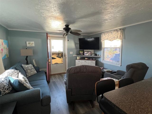 8300 SEMINOLE BOULEVARD 218, Seminole, FL 33772