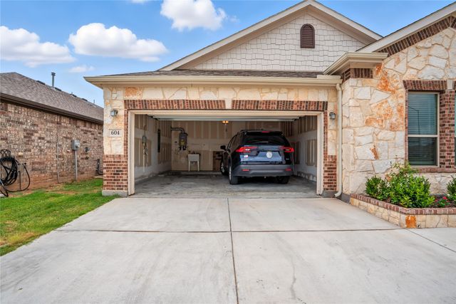 604 Bronze Forest Drive, Fort Worth, TX 76131