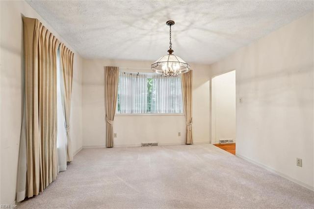 111 W Kingswood DR, Williamsburg, VA 23185