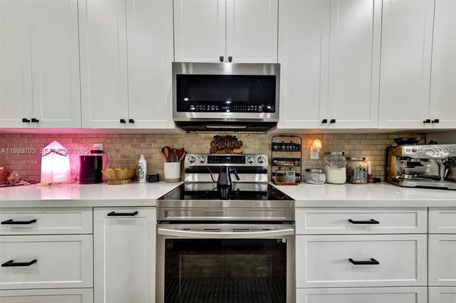 8519 Ramblewood Dr, Coral Springs, FL 33071