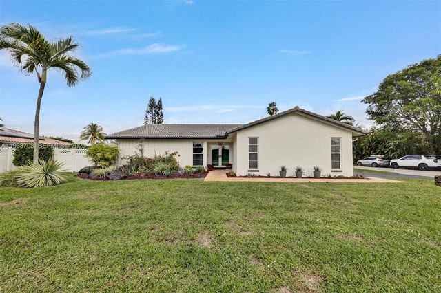 8519 Ramblewood Dr, Coral Springs, FL 33071