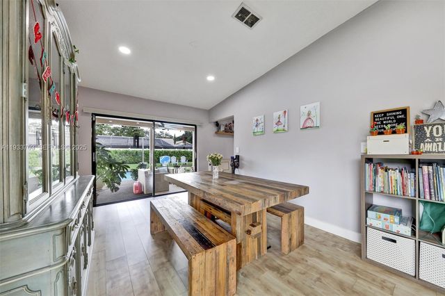 8519 Ramblewood Dr, Coral Springs, FL 33071