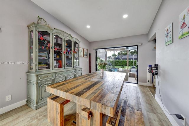 8519 Ramblewood Dr, Coral Springs, FL 33071