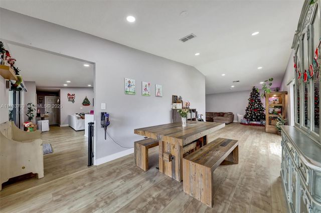 8519 Ramblewood Dr, Coral Springs, FL 33071