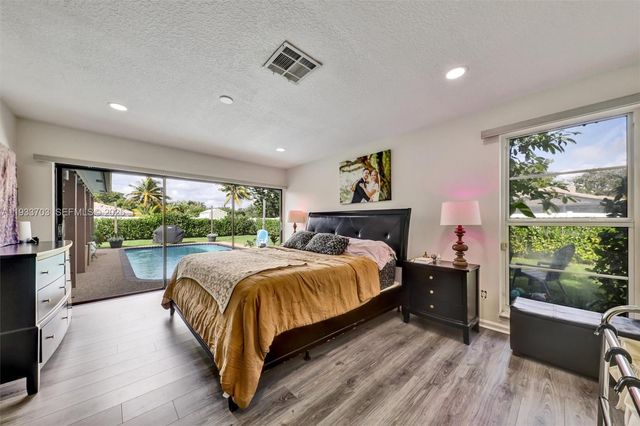 8519 Ramblewood Dr, Coral Springs, FL 33071