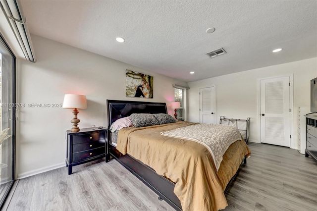 8519 Ramblewood Dr, Coral Springs, FL 33071