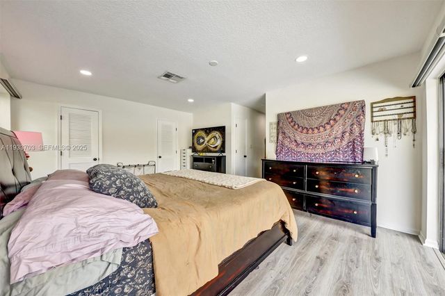 8519 Ramblewood Dr, Coral Springs, FL 33071