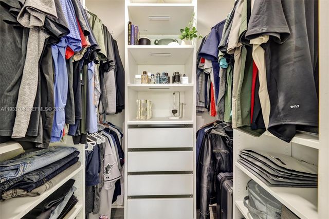 8519 Ramblewood Dr, Coral Springs, FL 33071